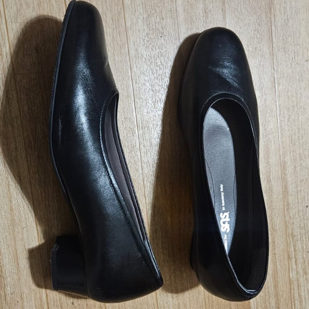 SAS Regina Pumps in Black - Picture 7 of 16
